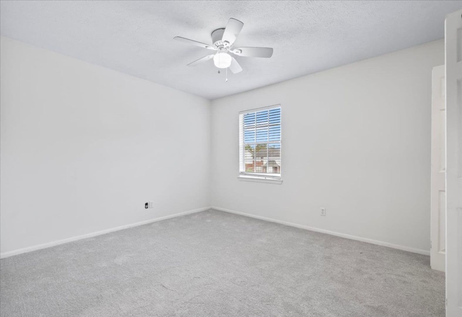 Savannah House: 68 Knollwood Circle