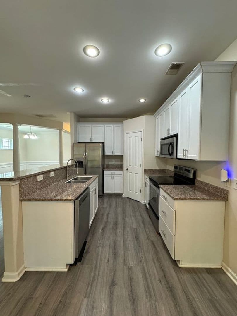 Richmond Hill House: 670 Summer Hill Way