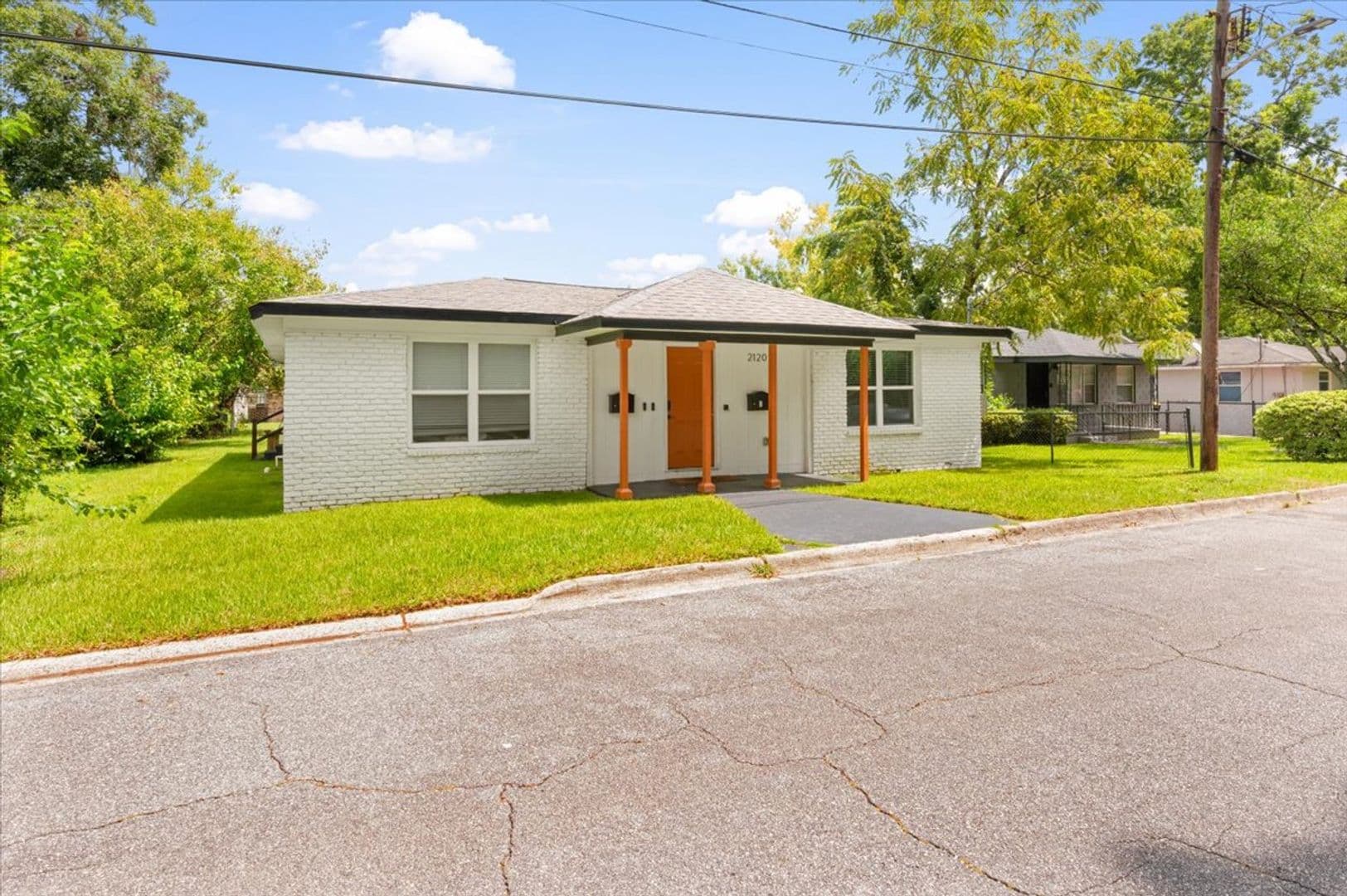 Savannah House: 2120 Krenson St.