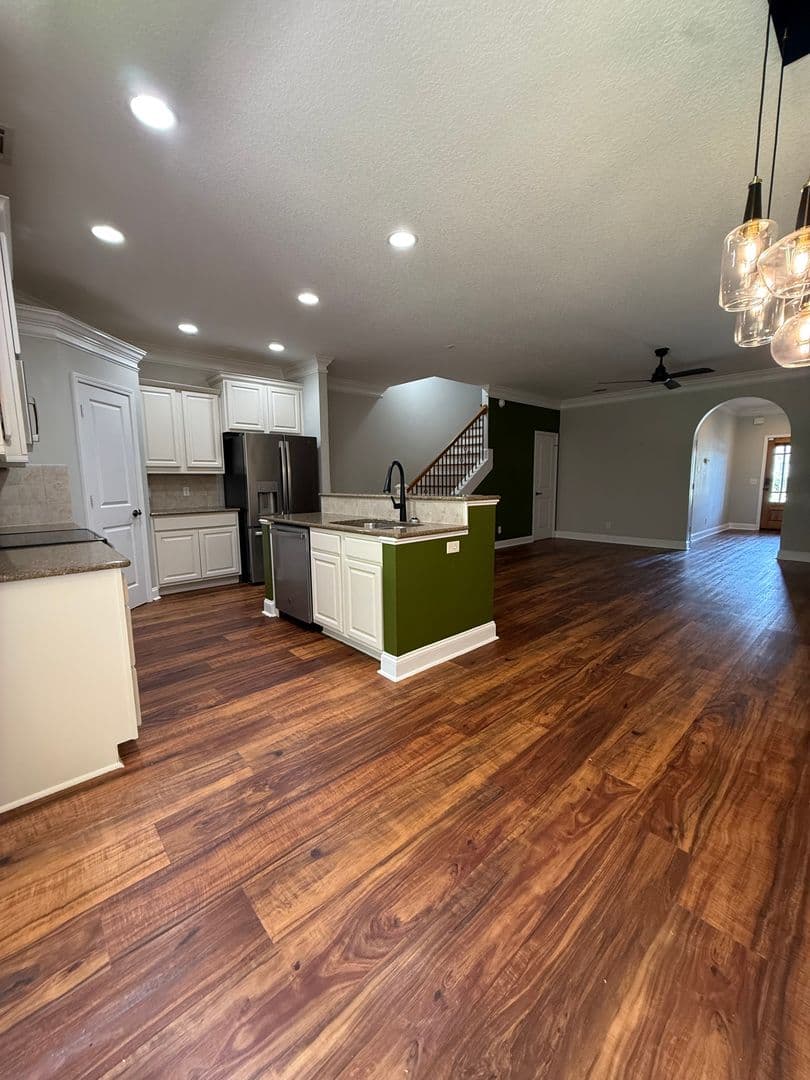 Pooler House: 107 Ventura Place