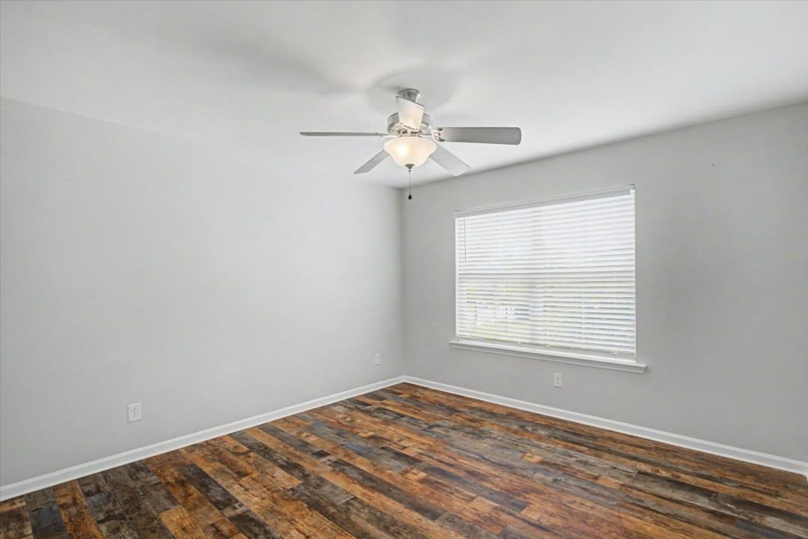 Richmond Hill House: 18 Minning Loop