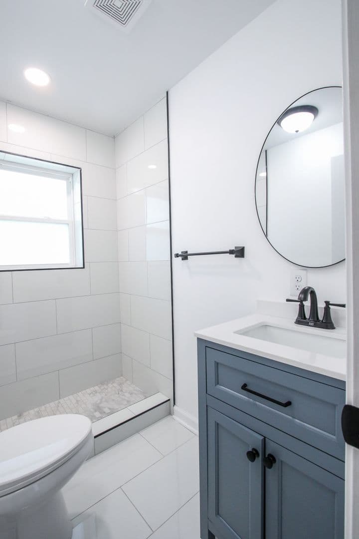 Savannah Apartment: 1904 E 51St St Unit C