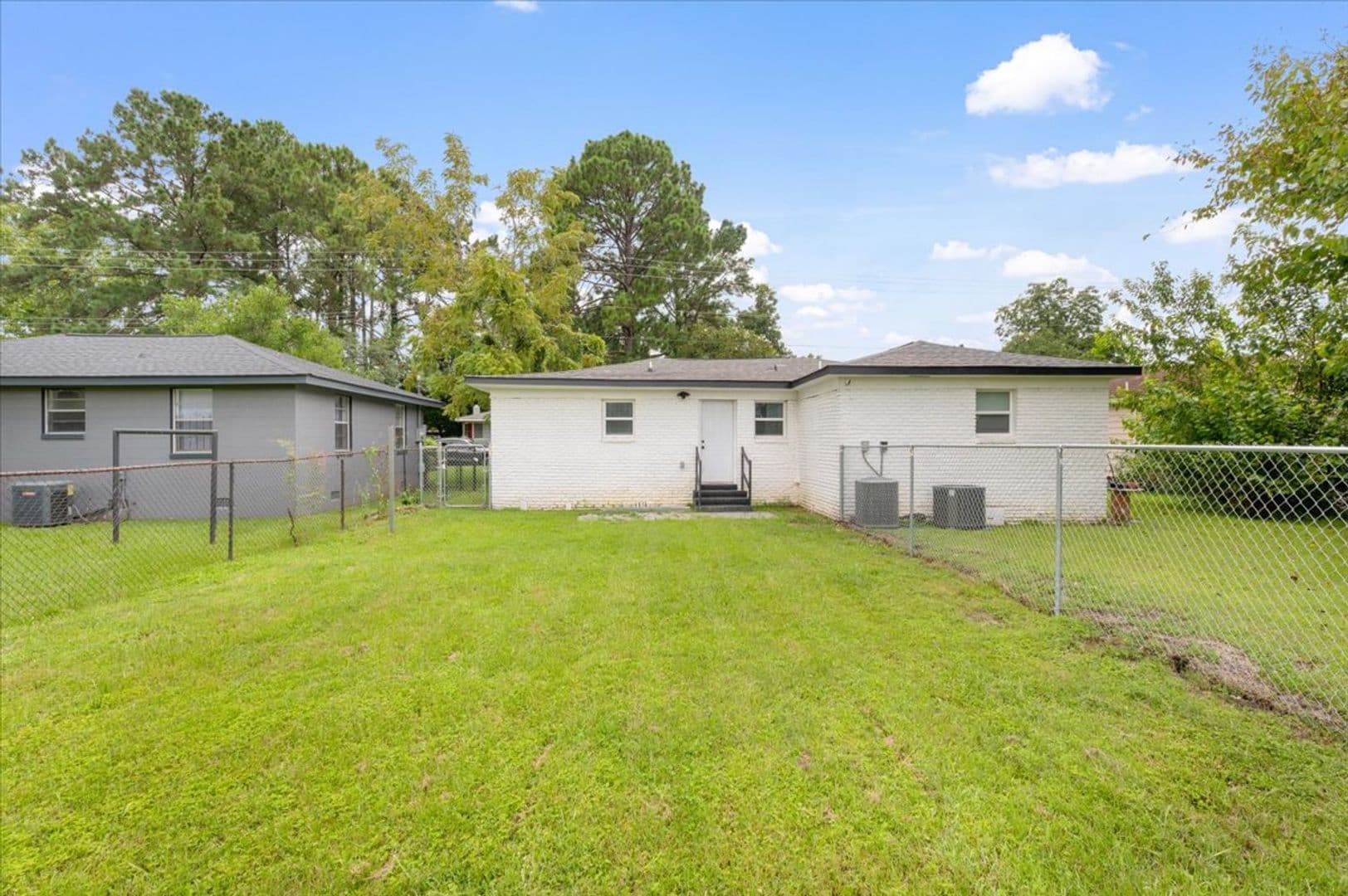 Savannah House: 2120 Krenson St.