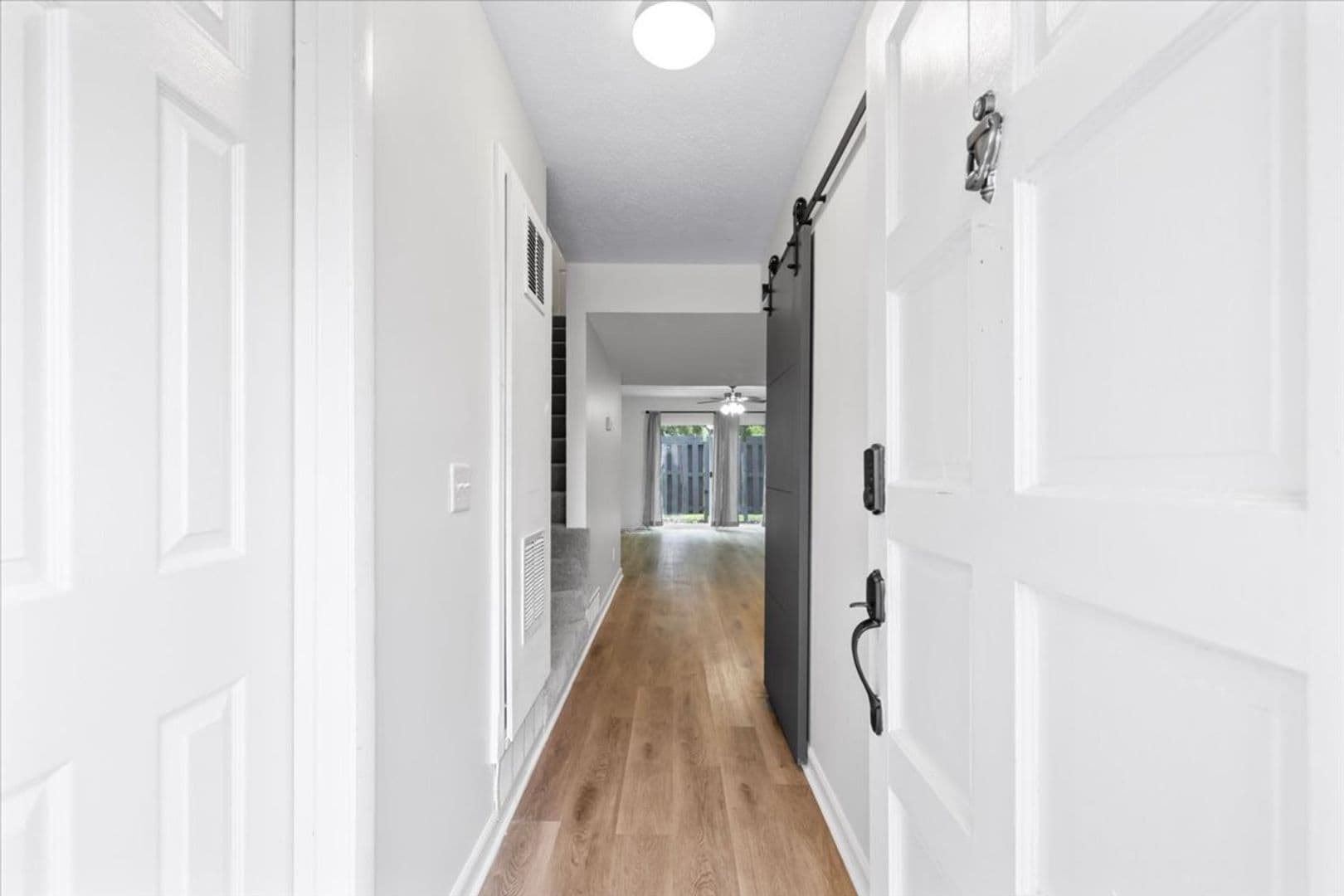 Savannah House: 68 Knollwood Circle