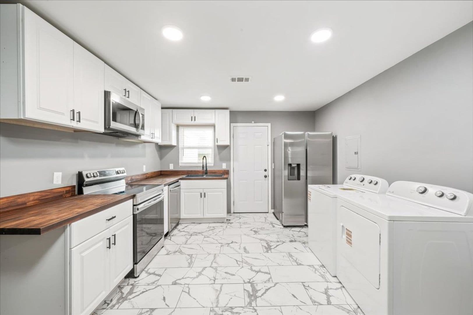 Savannah House: 2120 Krenson St.