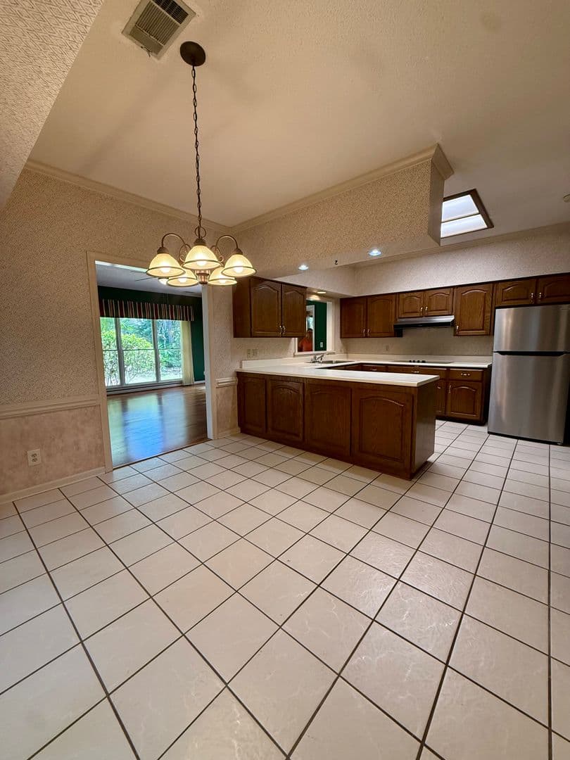 Savannah House: 11 Gossamer Ln.
