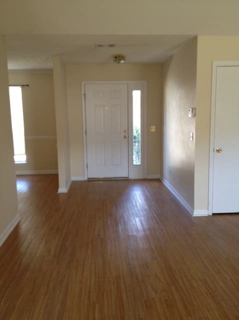 Richmond Hill House: 40 Lewis Dr