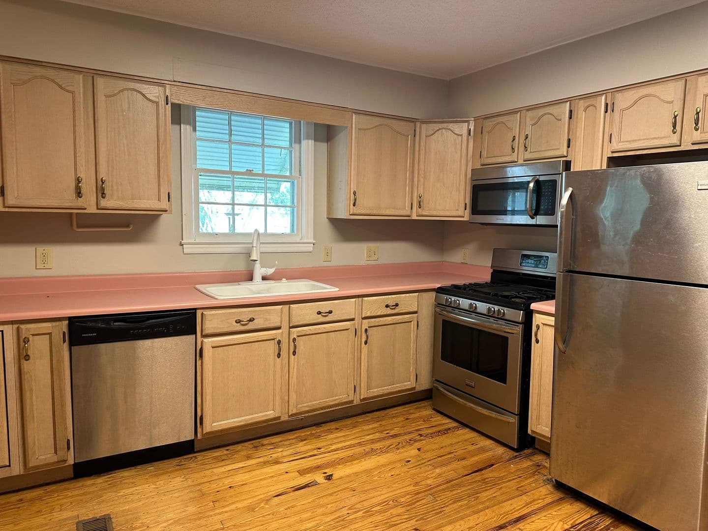Savannah House: 5515 Habersham St.