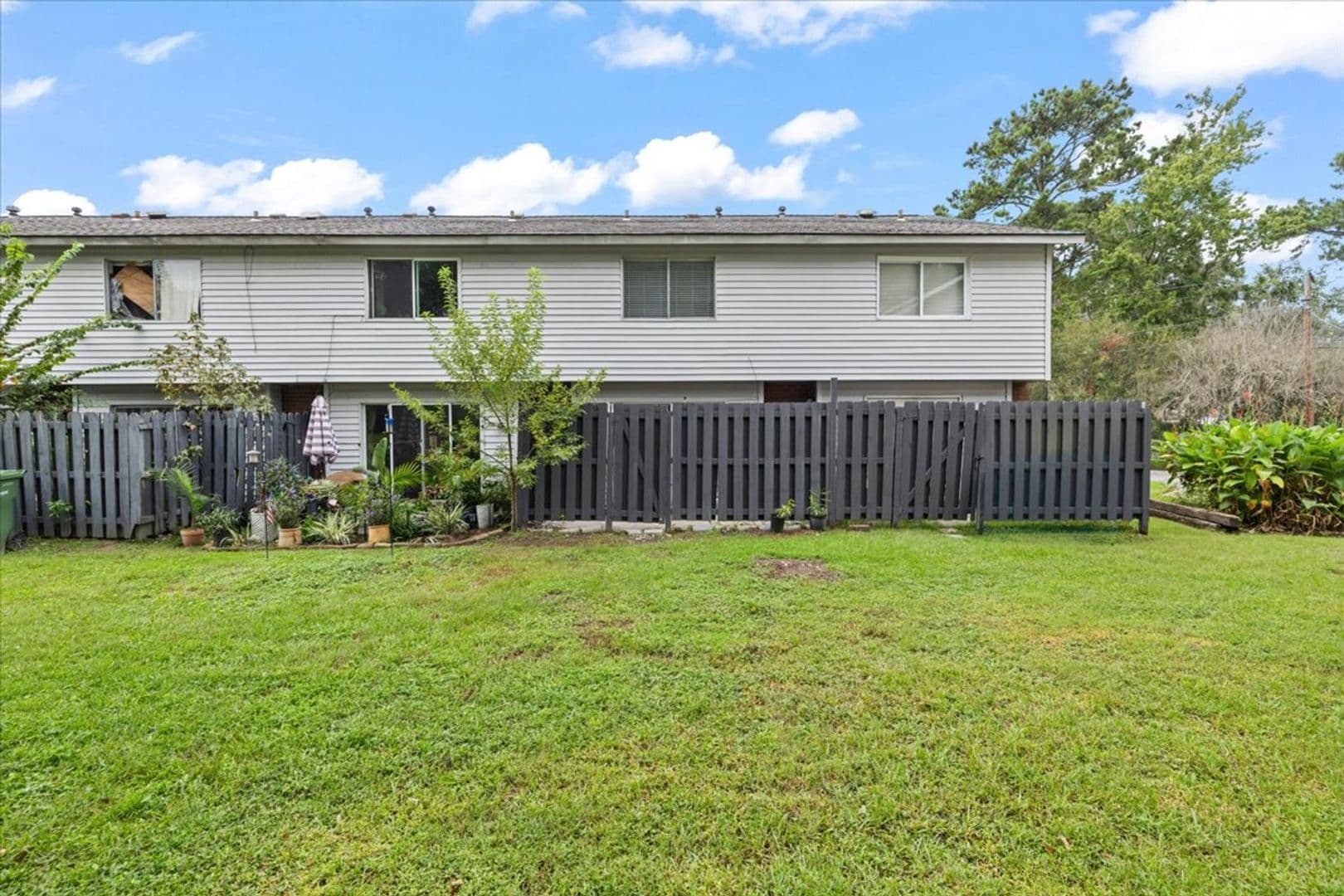 Savannah House: 68 Knollwood Circle