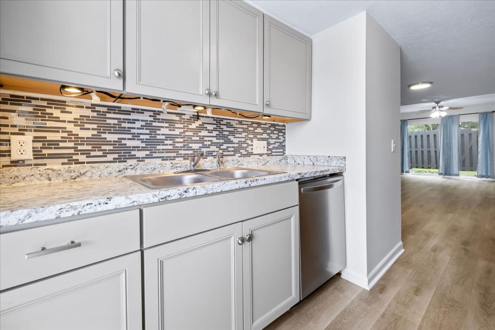Savannah House: 68 Knollwood Circle