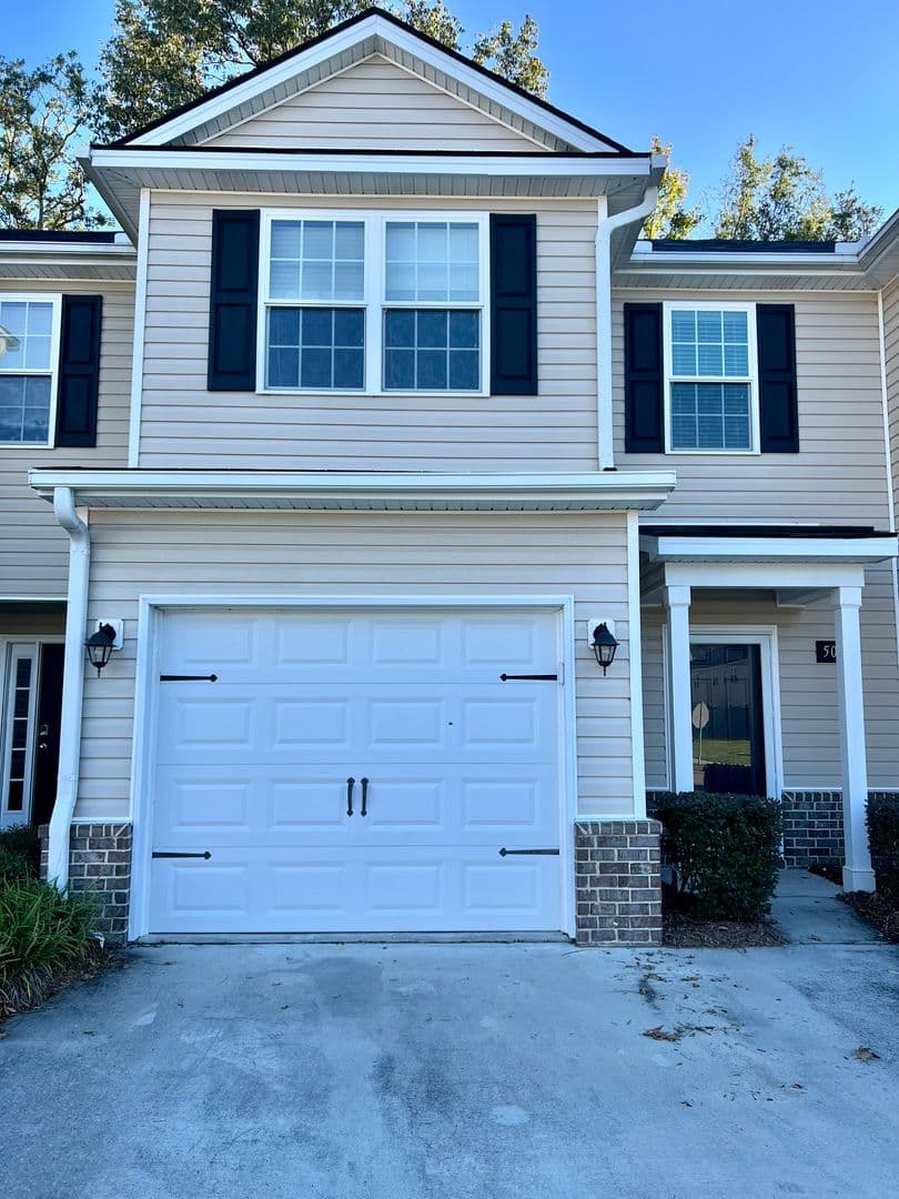 Richmond Hill House: 507 Ferguson Ln.