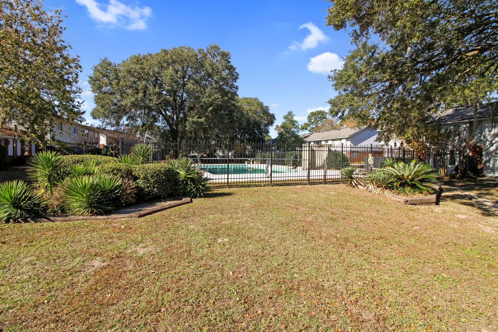 Savannah House: 68 Knollwood Circle