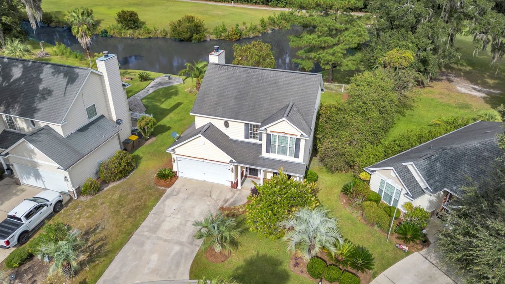 Richmond Hill House: 185 Oak Ridge Circle