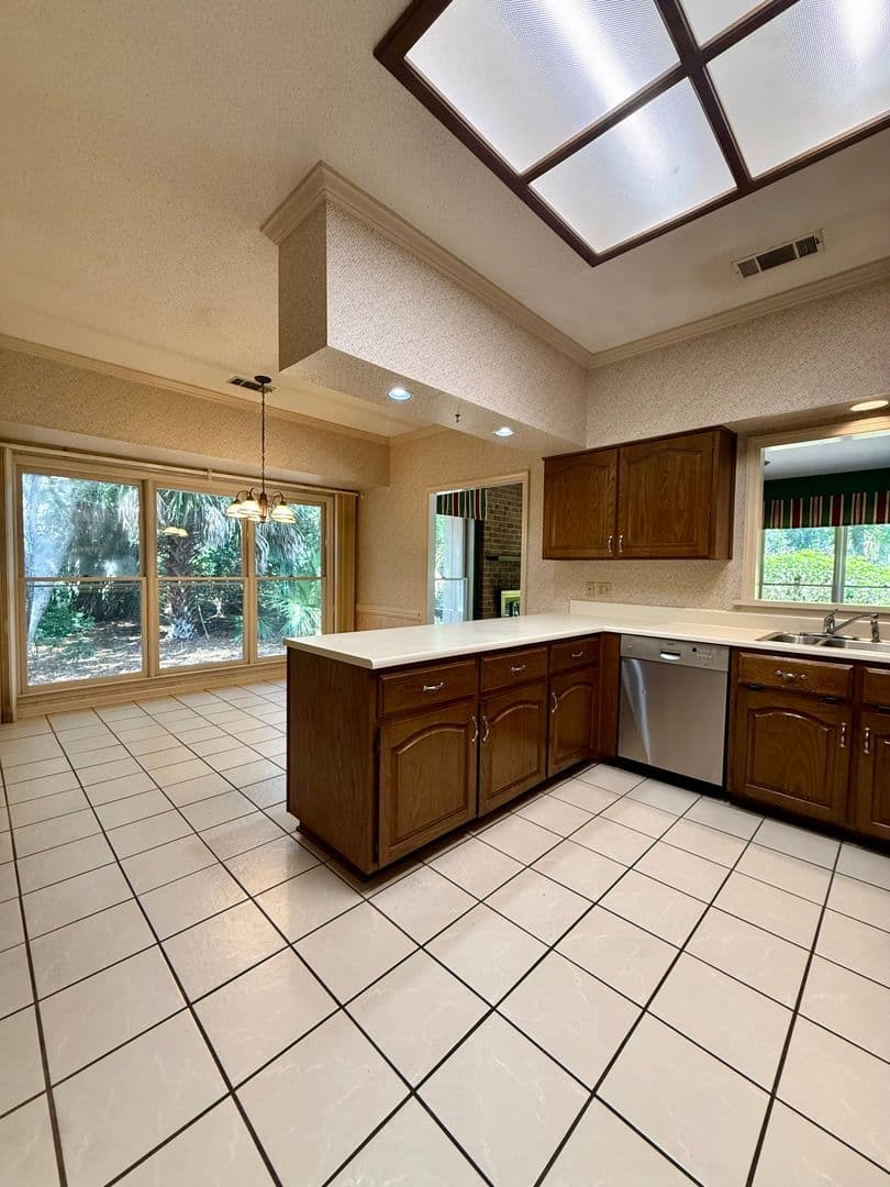 Savannah House: 11 Gossamer Ln.