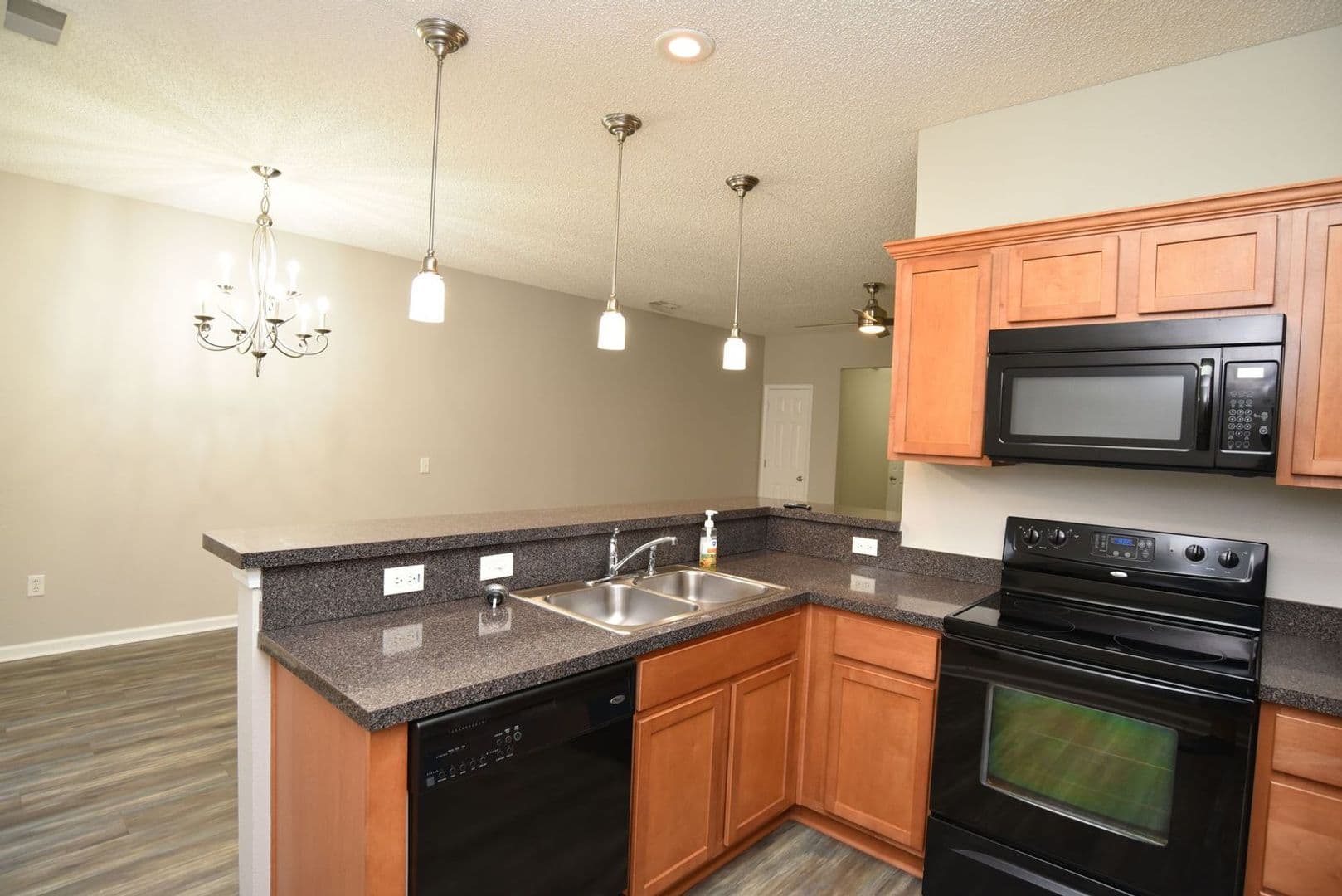 Richmond Hill House: 825 Canyon Oak Loop