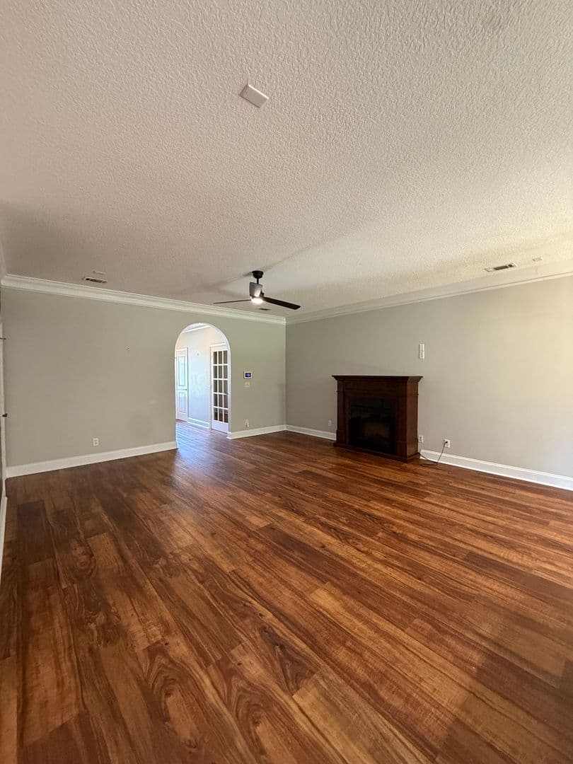 Pooler House: 107 Ventura Place