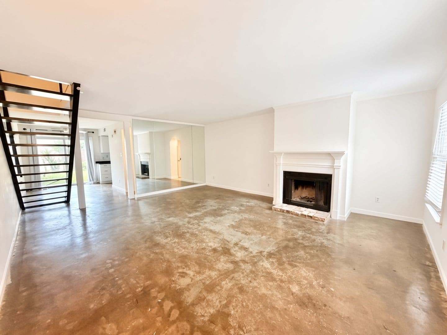 Savannah House: 6501 Habersham Street #14