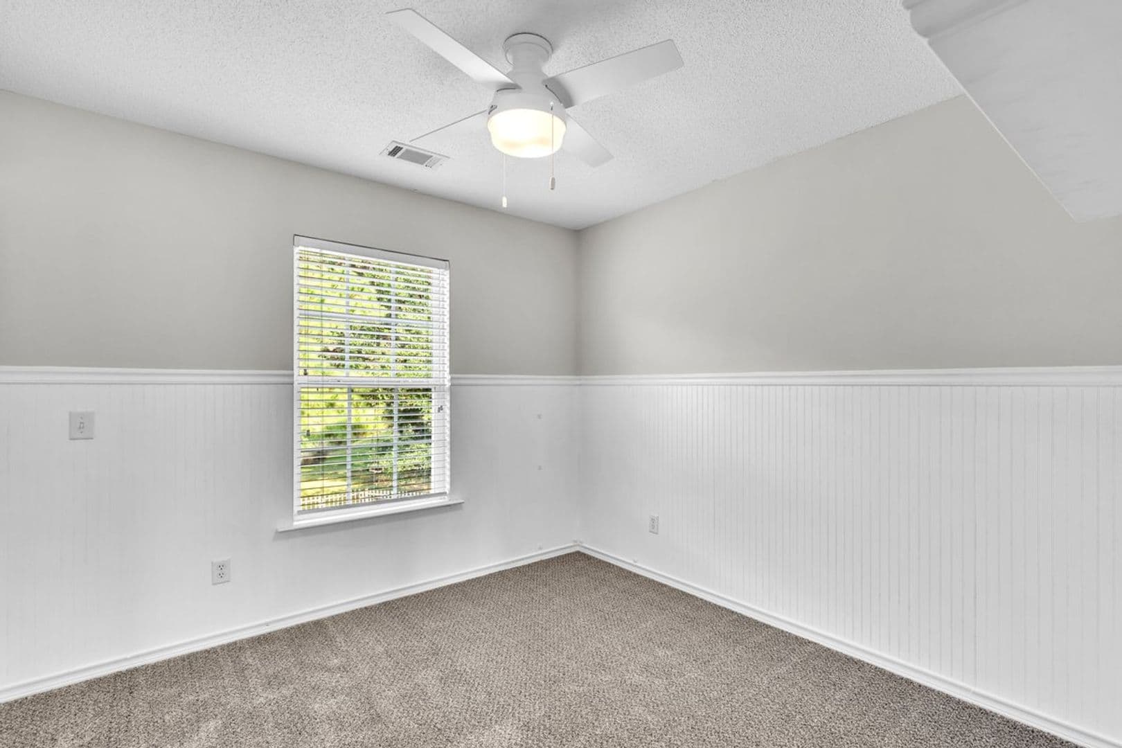 Richmond Hill House: 185 Oak Ridge Circle