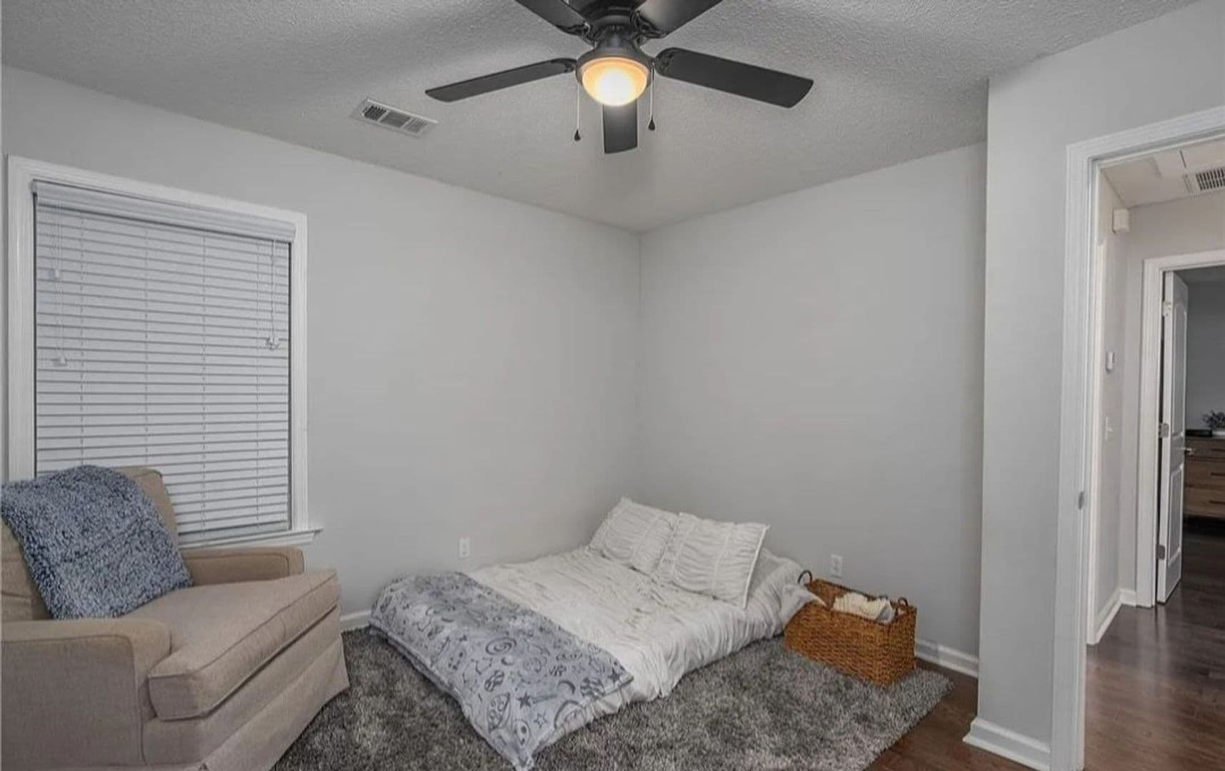Savannah House: 112 Saint Ives Way