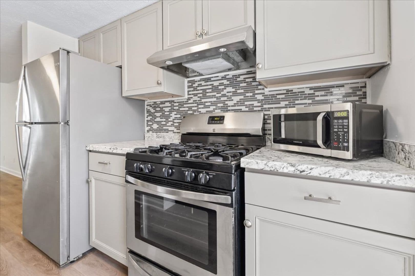 Savannah House: 68 Knollwood Circle