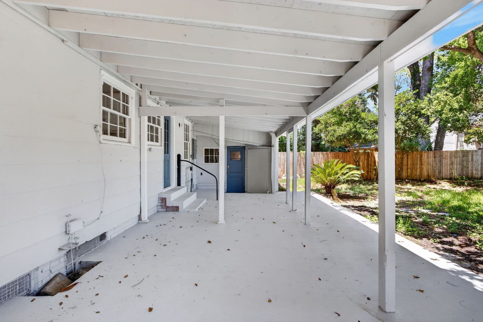Savannah House: 216 E 57th St.