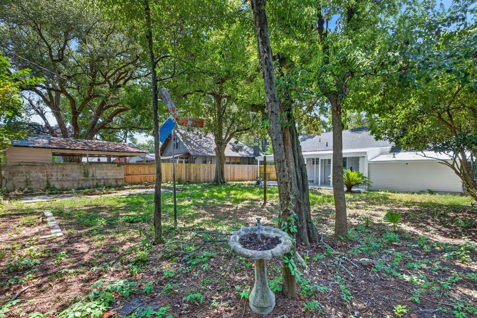 Savannah House: 216 E 57th St.