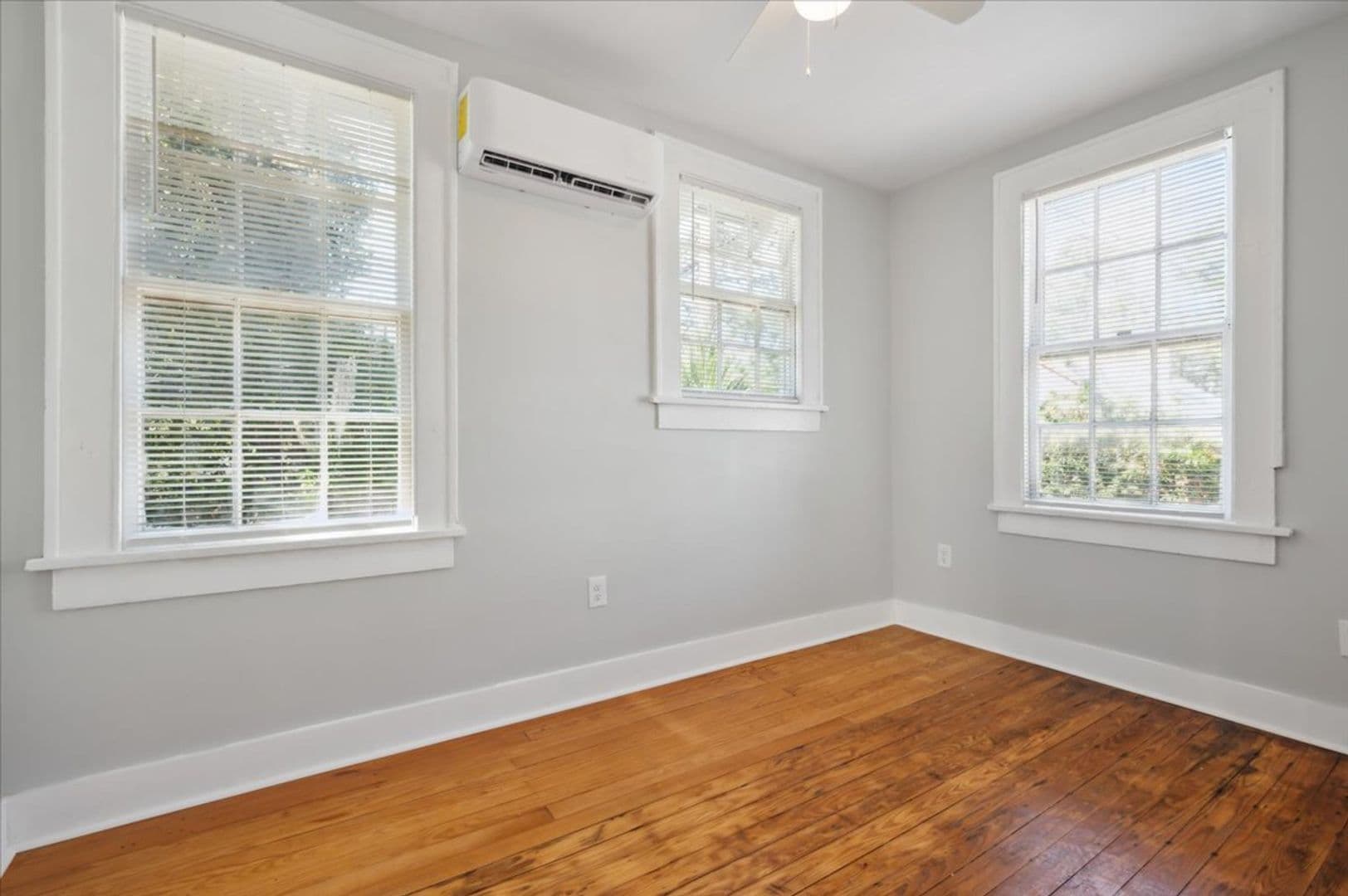 Savannah House: 2415 Ash St.
