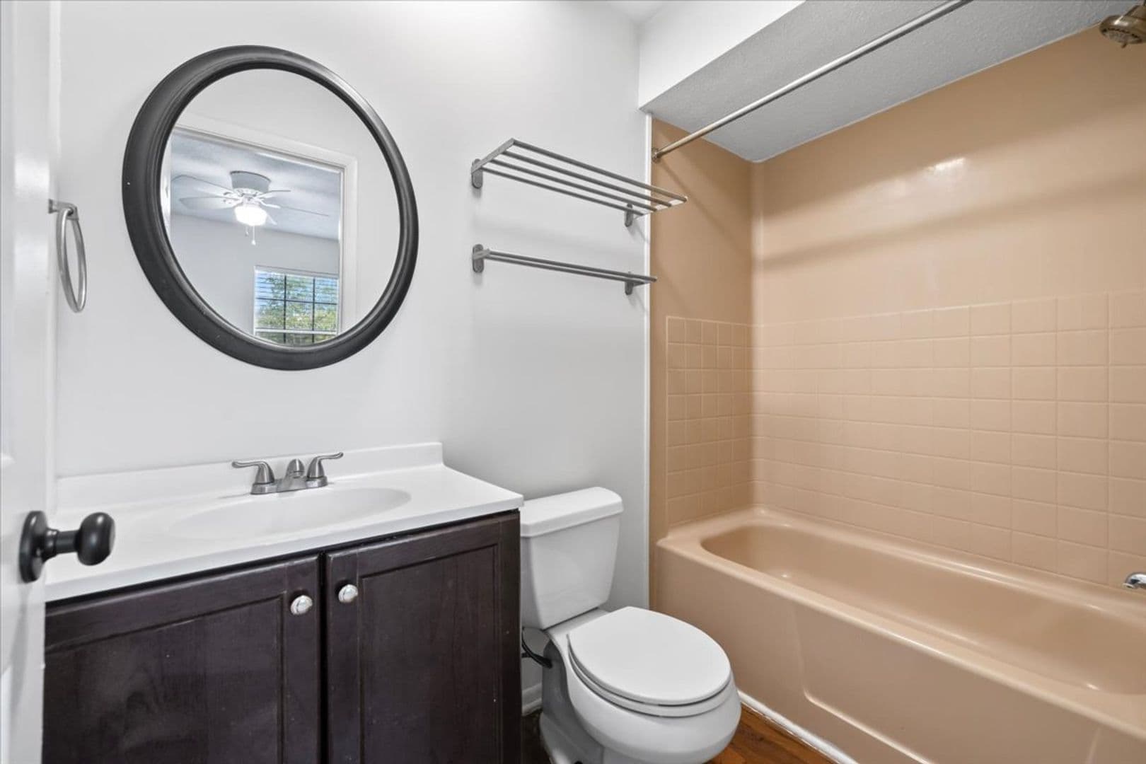 Savannah House: 68 Knollwood Circle