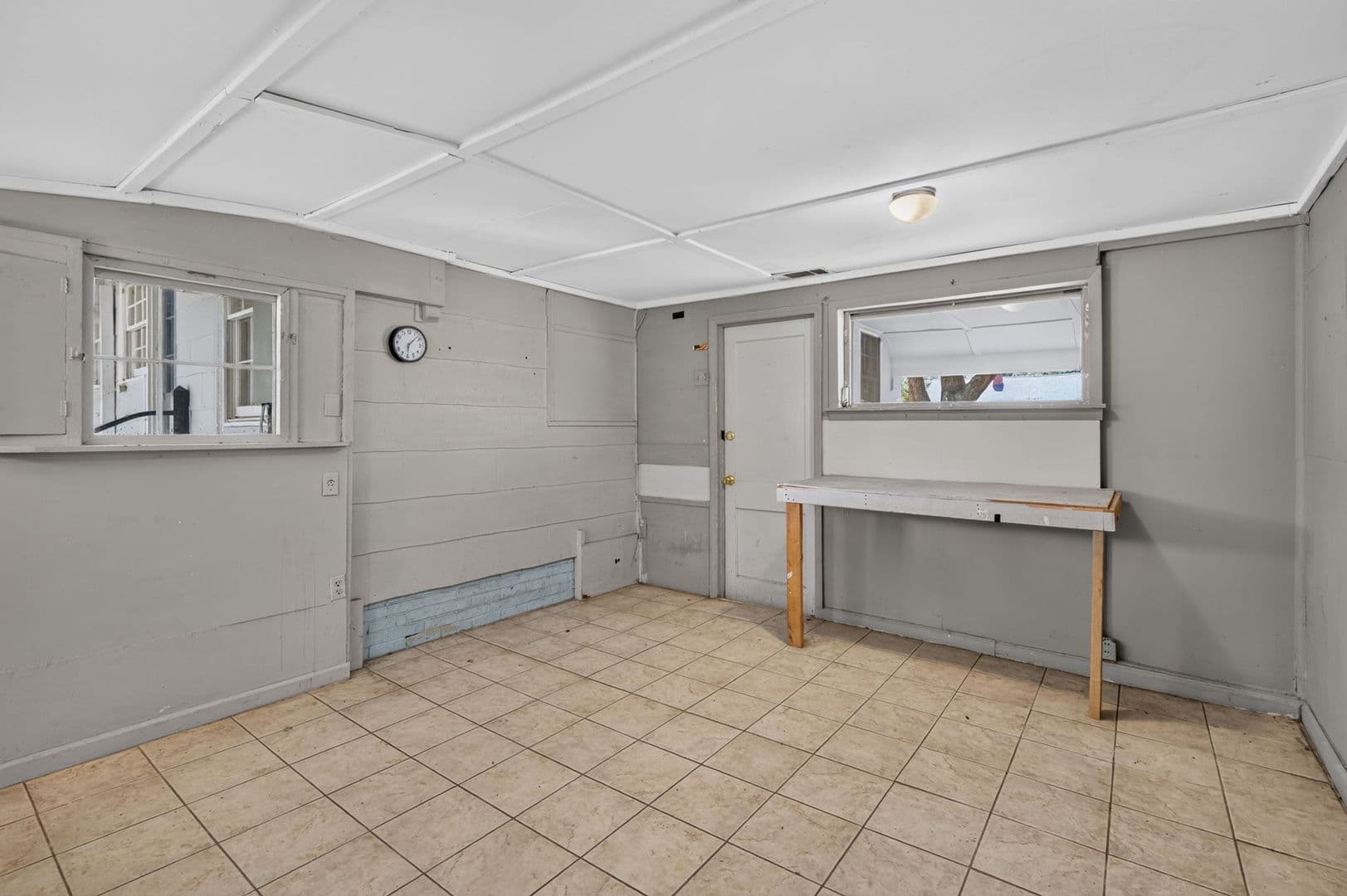 Savannah House: 216 E 57th St.