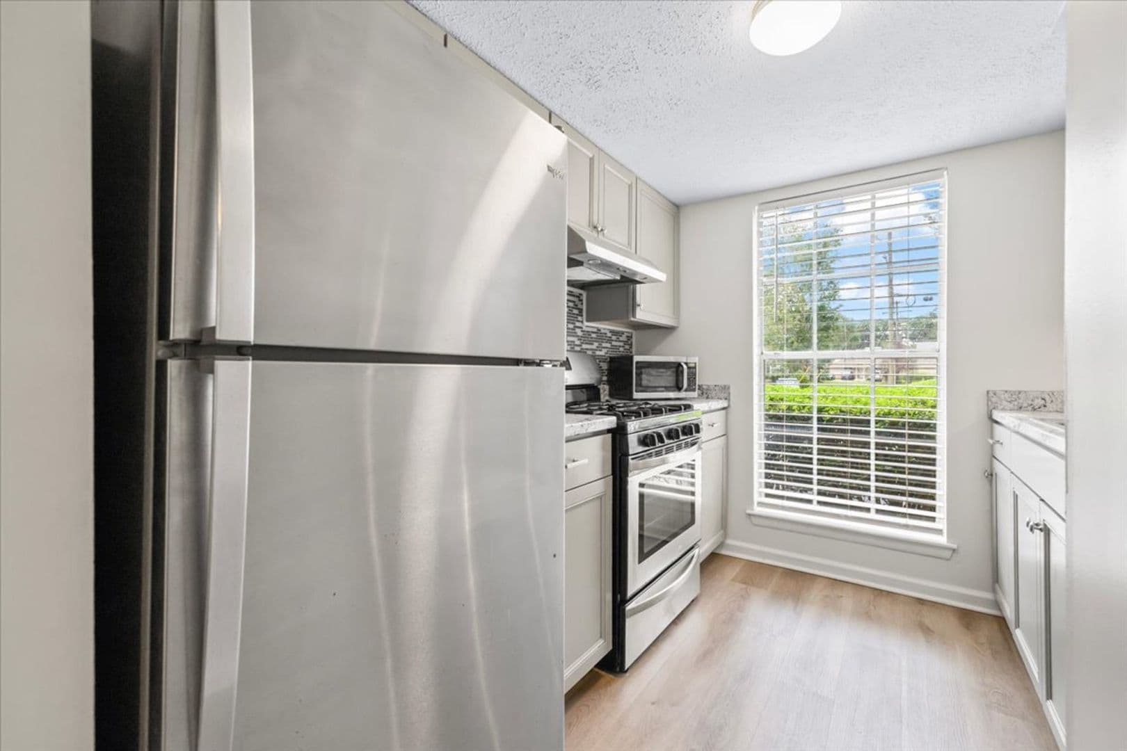 Savannah House: 68 Knollwood Circle