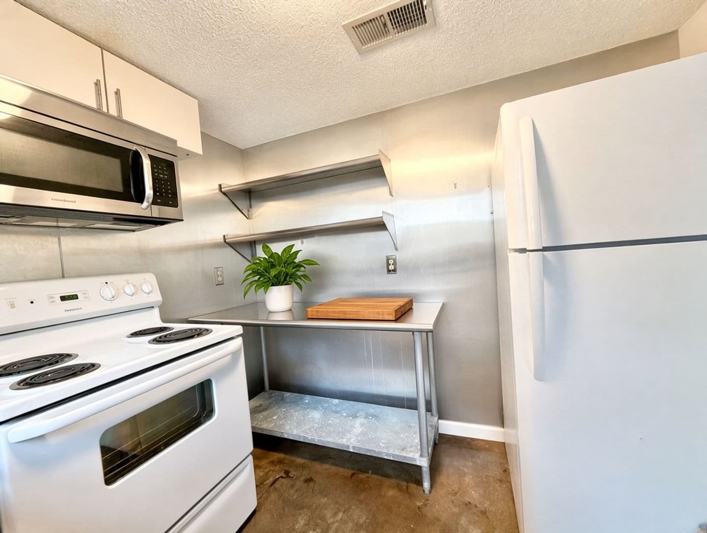 Savannah House: 6501 Habersham Street #14