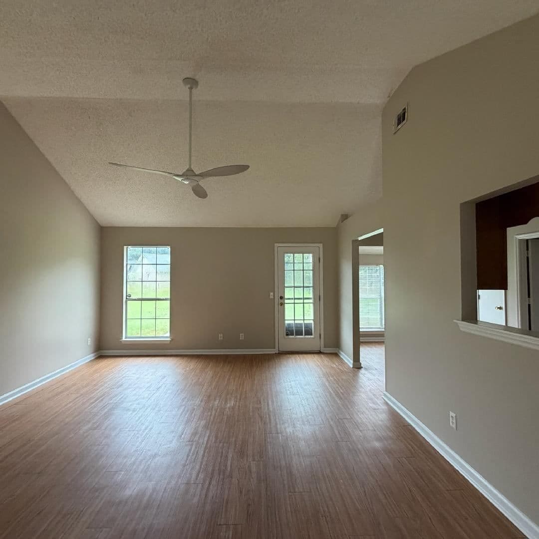 Richmond Hill House: 40 Lewis Dr