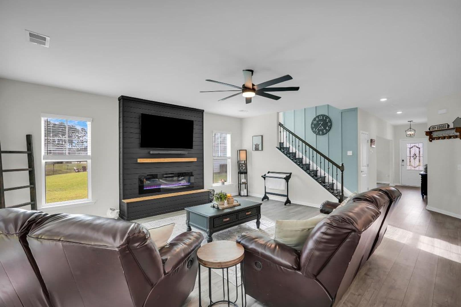 Savannah House: 24 Headlands Ct.