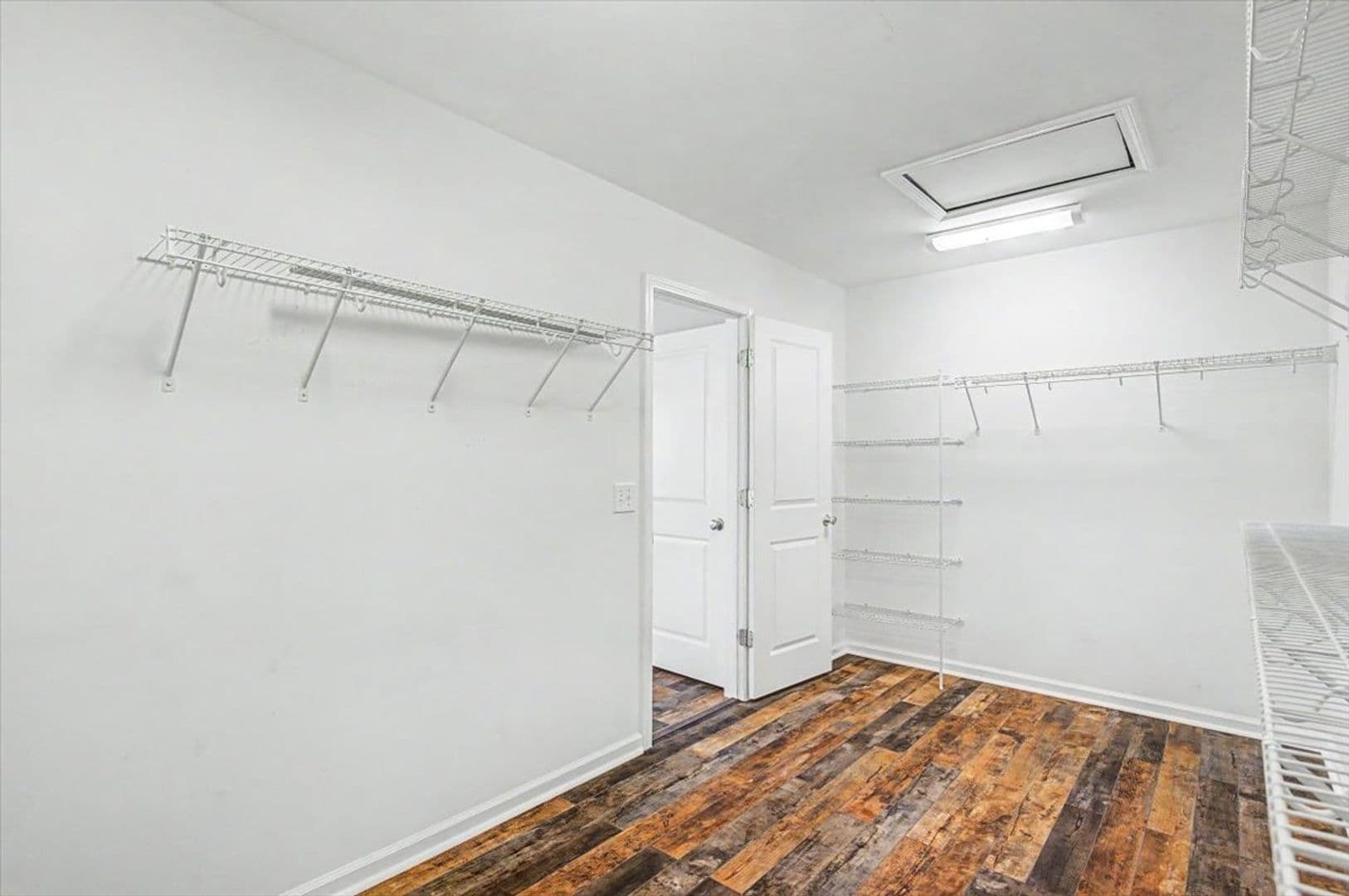 Richmond Hill House: 18 Minning Loop