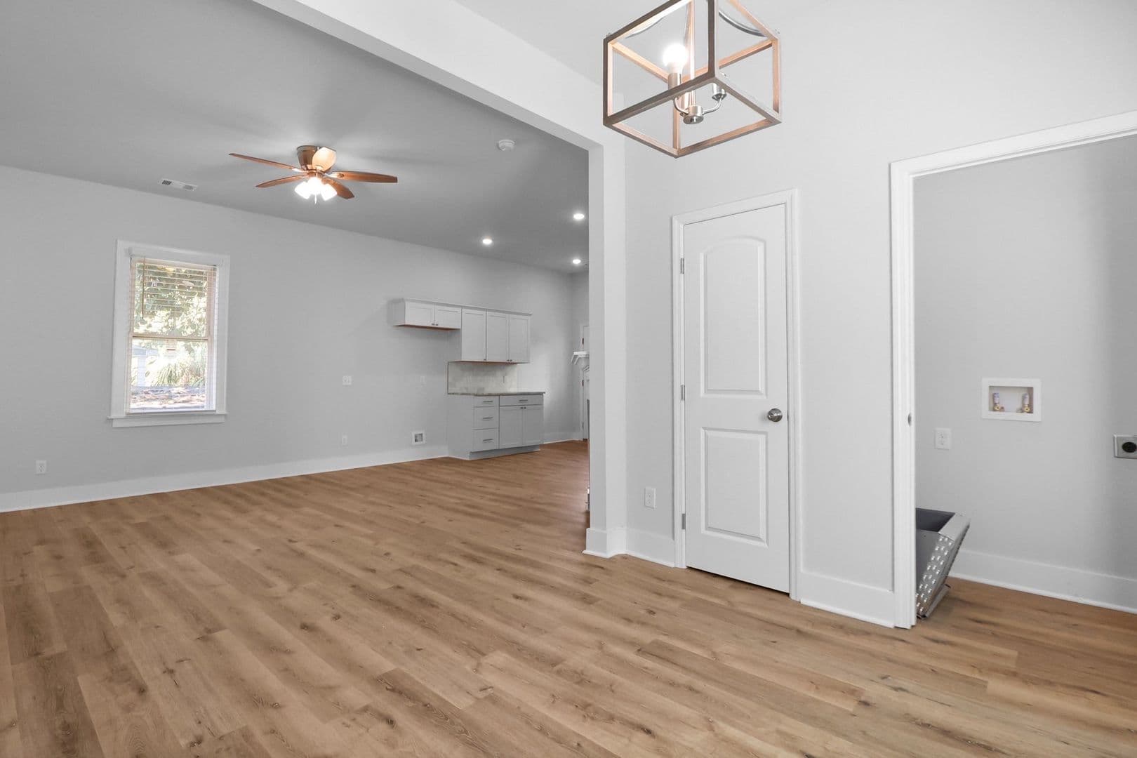Savannah House: 826 West Victory Dr.