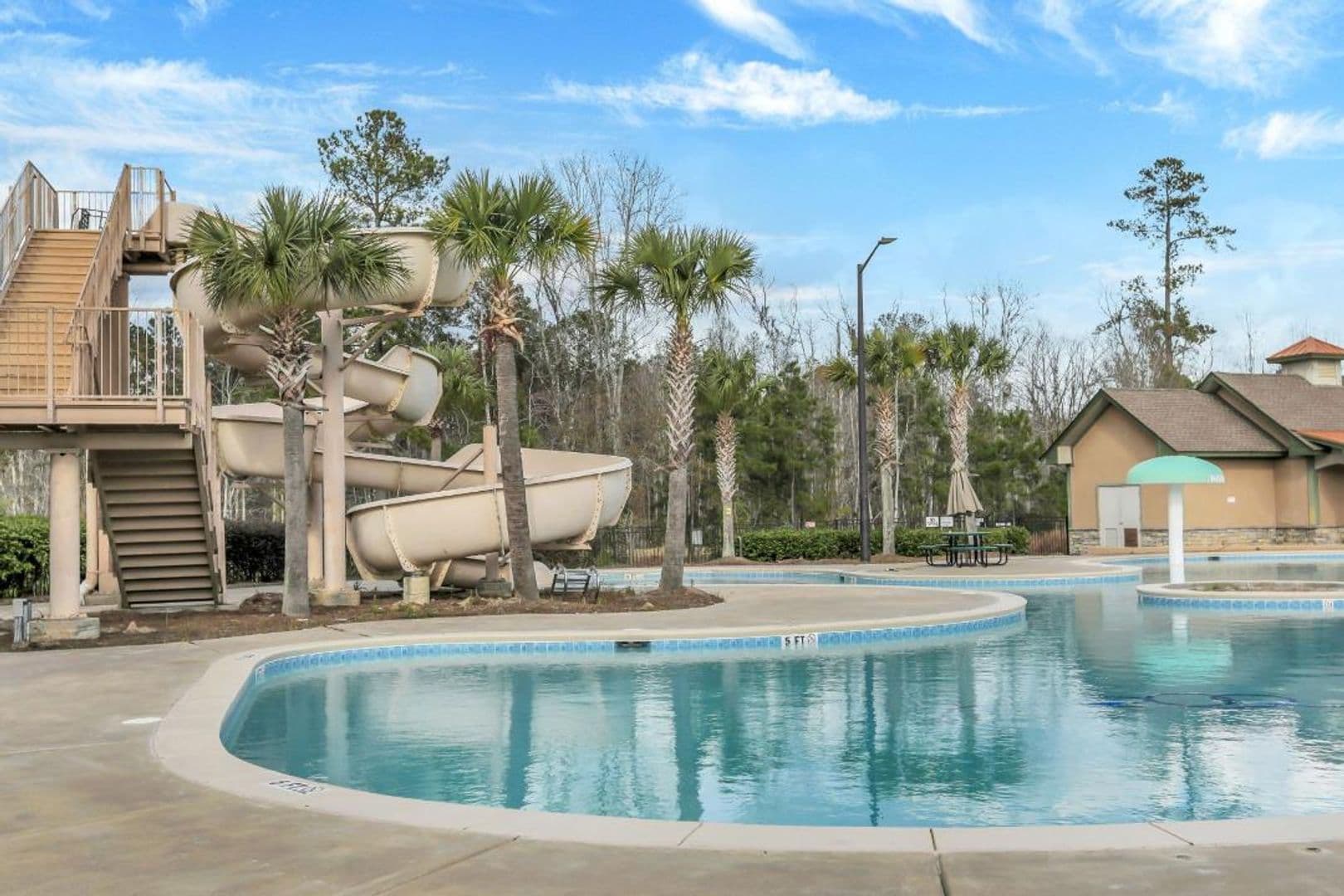 Savannah House: 24 Headlands Ct.