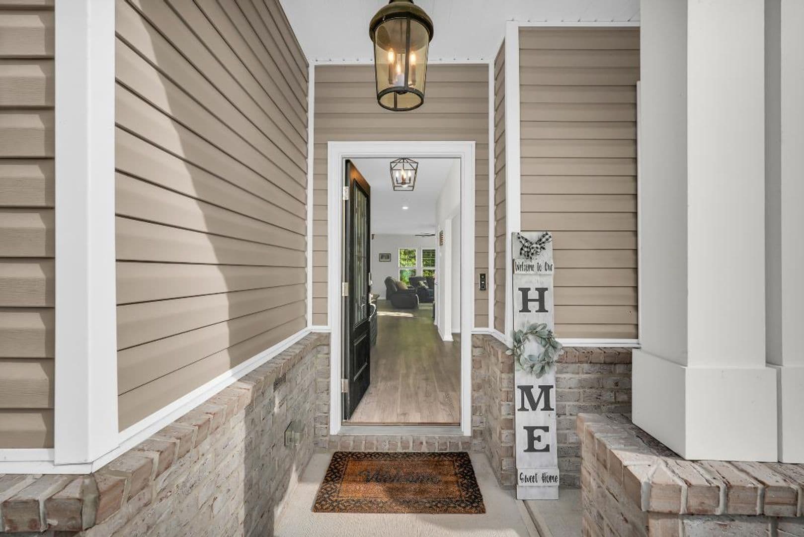 Savannah House: 24 Headlands Ct.