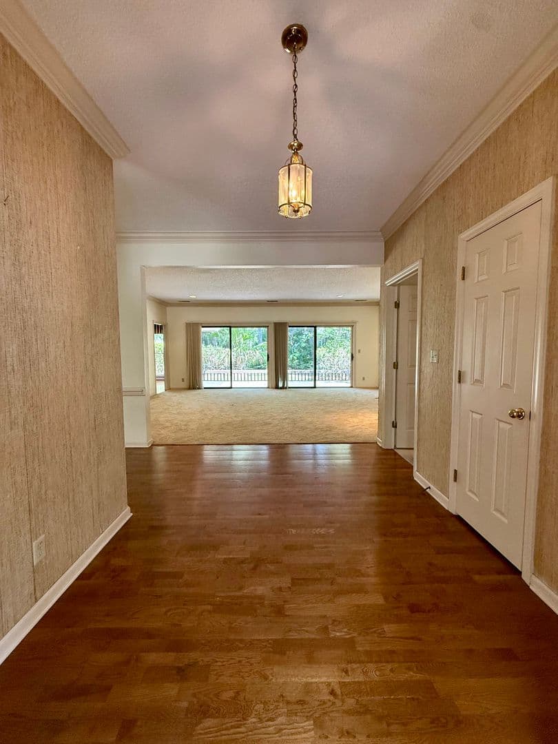 Savannah House: 11 Gossamer Ln.