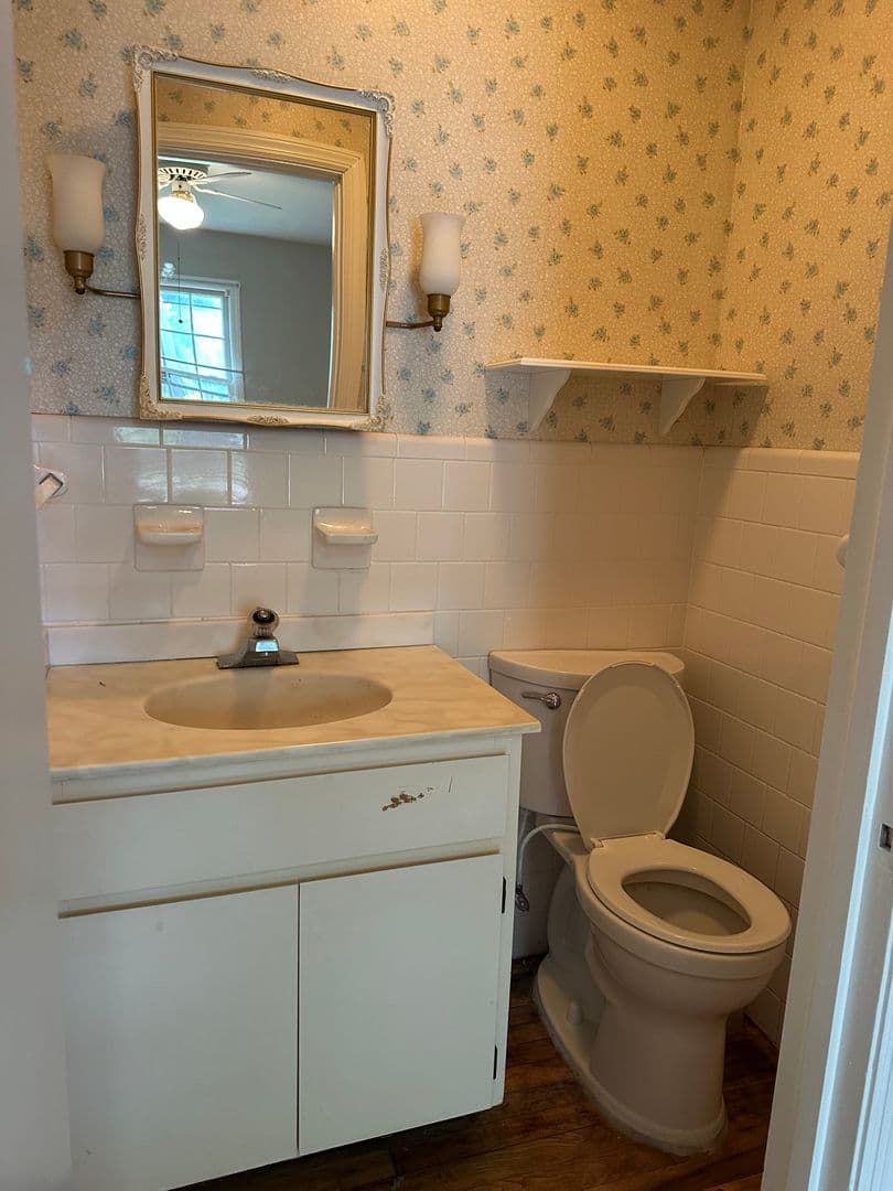 Savannah House: 5515 Habersham St.
