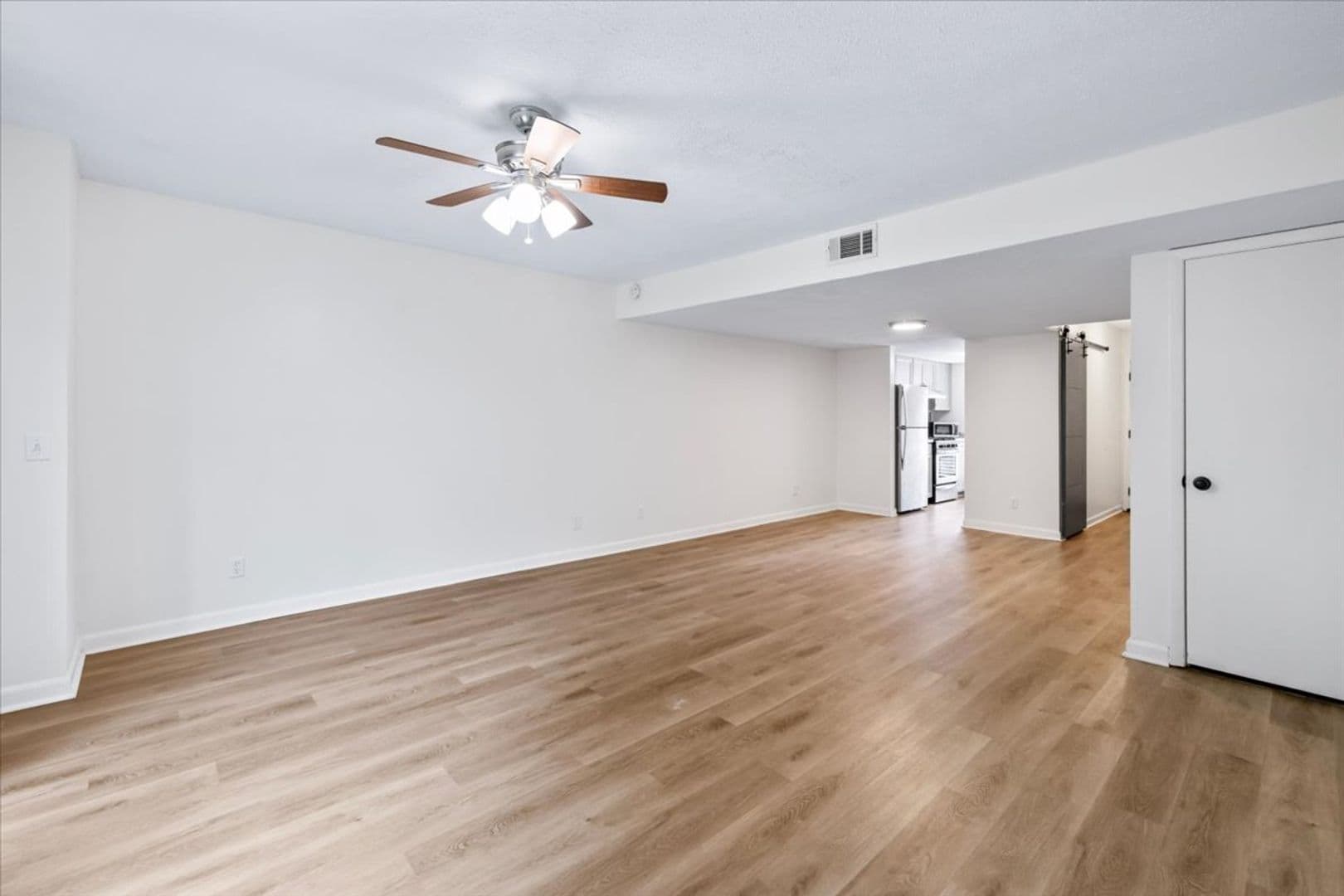 Savannah House: 68 Knollwood Circle