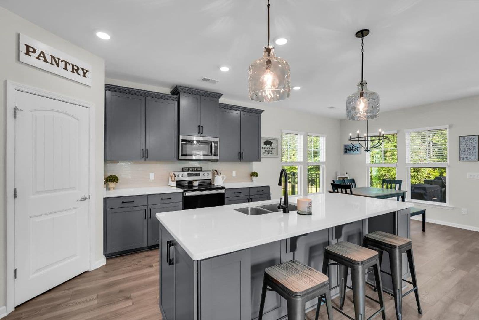 Savannah House: 24 Headlands Ct.