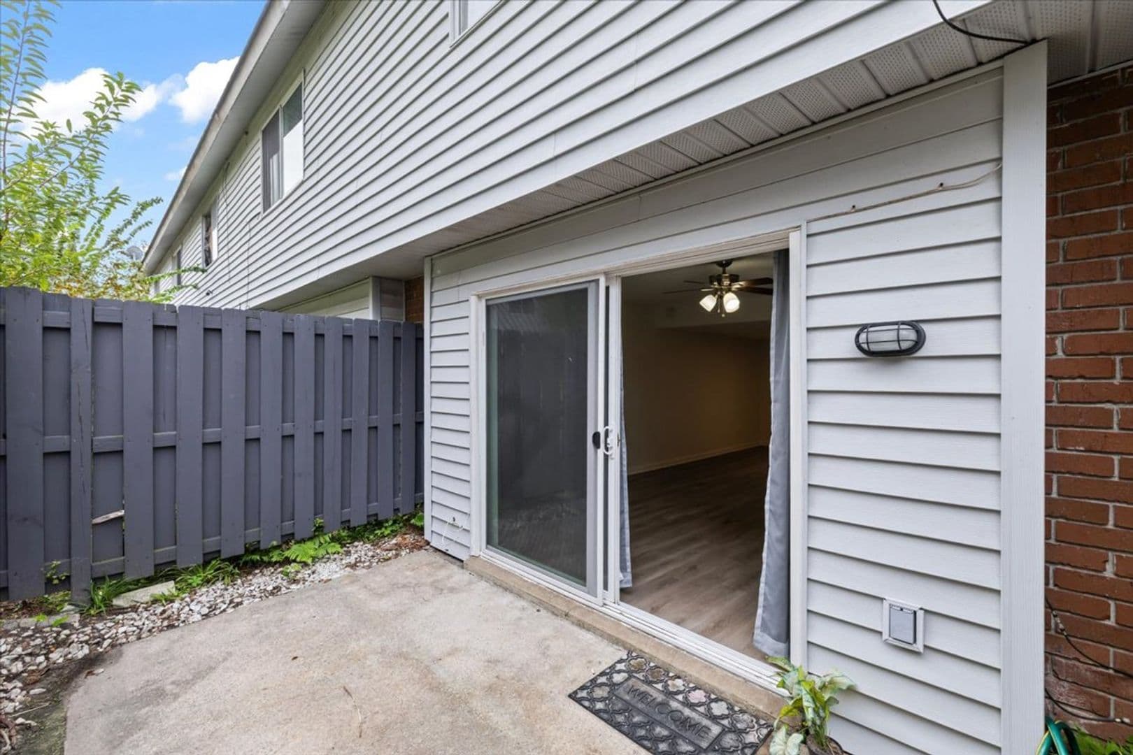 Savannah House: 68 Knollwood Circle