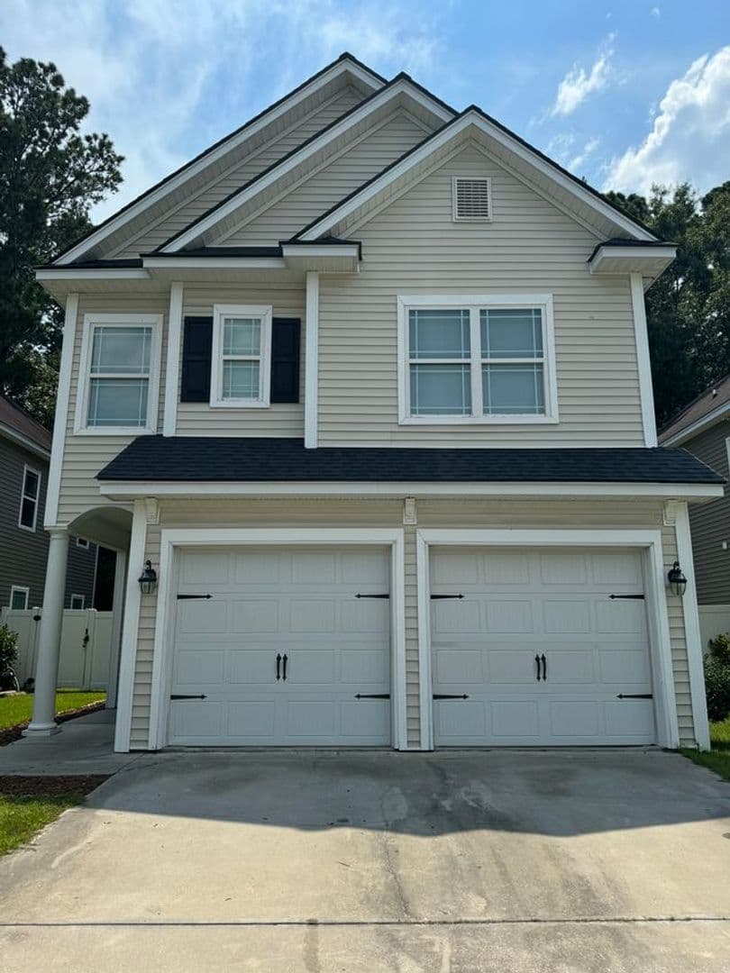 Richmond Hill House: 670 Summer Hill Way