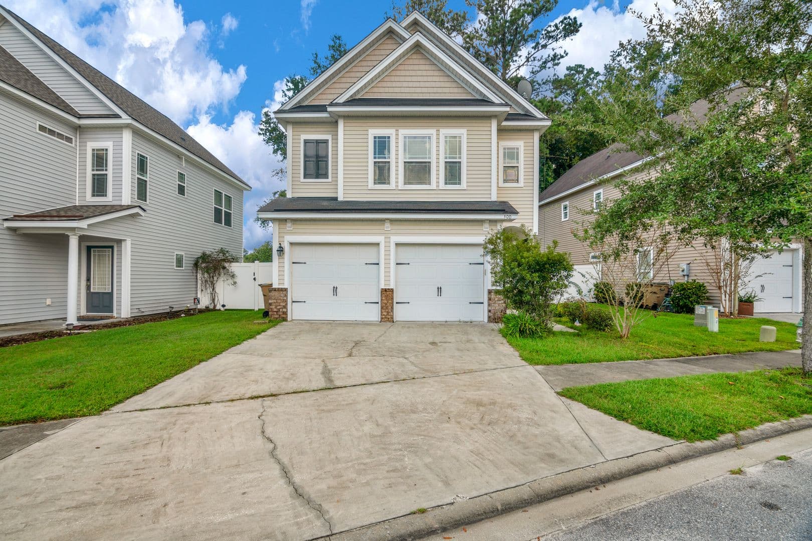 Richmond Hill House: 690 Summer Hill Way