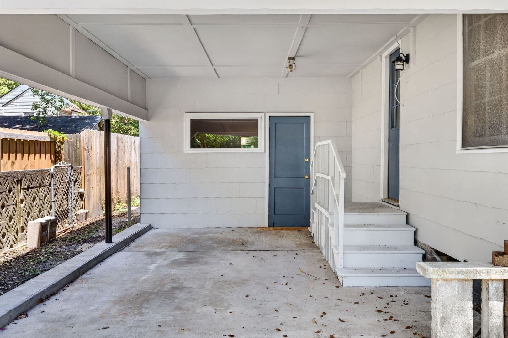 Savannah House: 216 E 57th St.