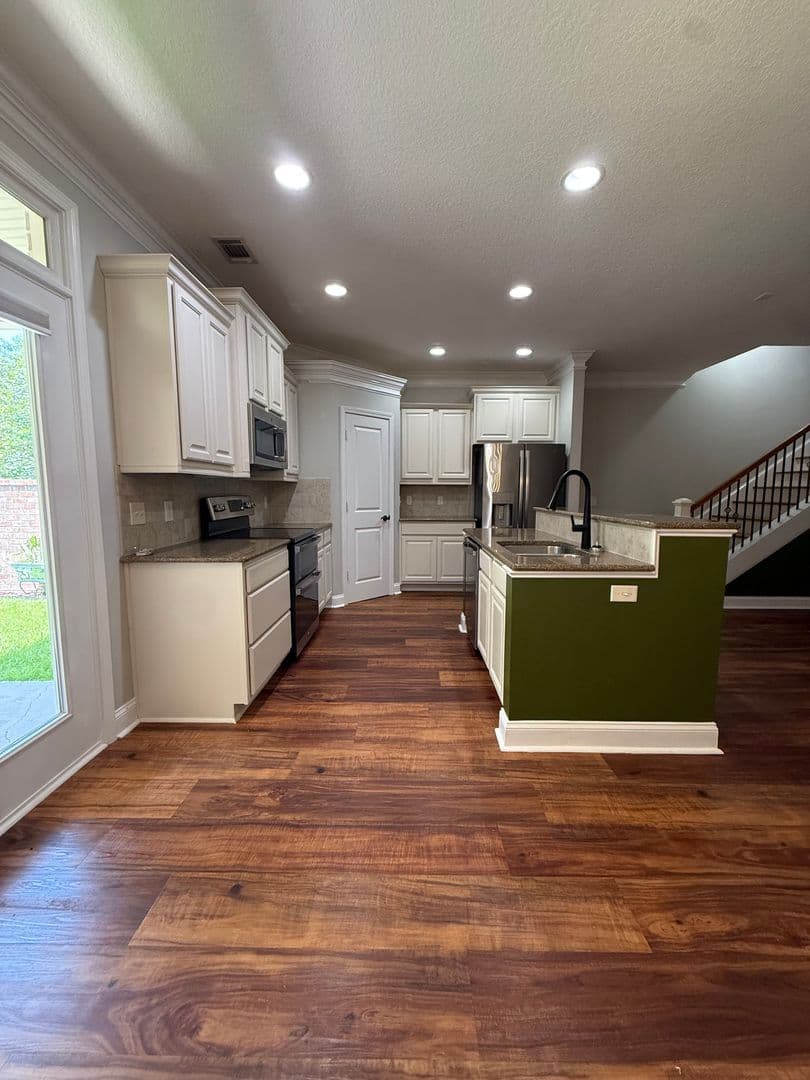 Pooler House: 107 Ventura Place