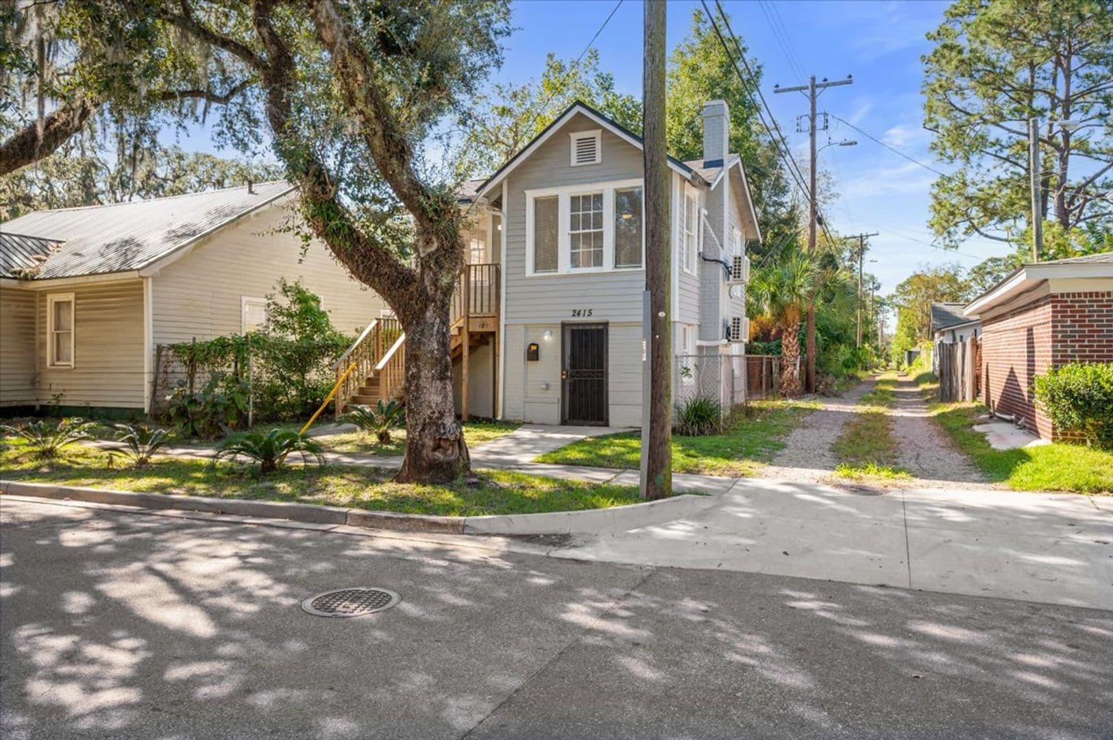 Savannah House: 2415 Ash St.