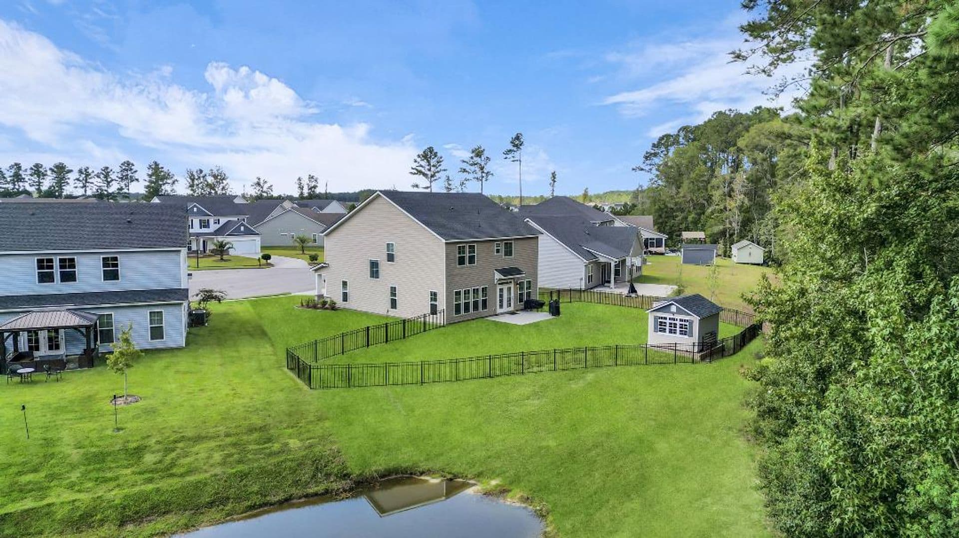 Savannah House: 24 Headlands Ct.