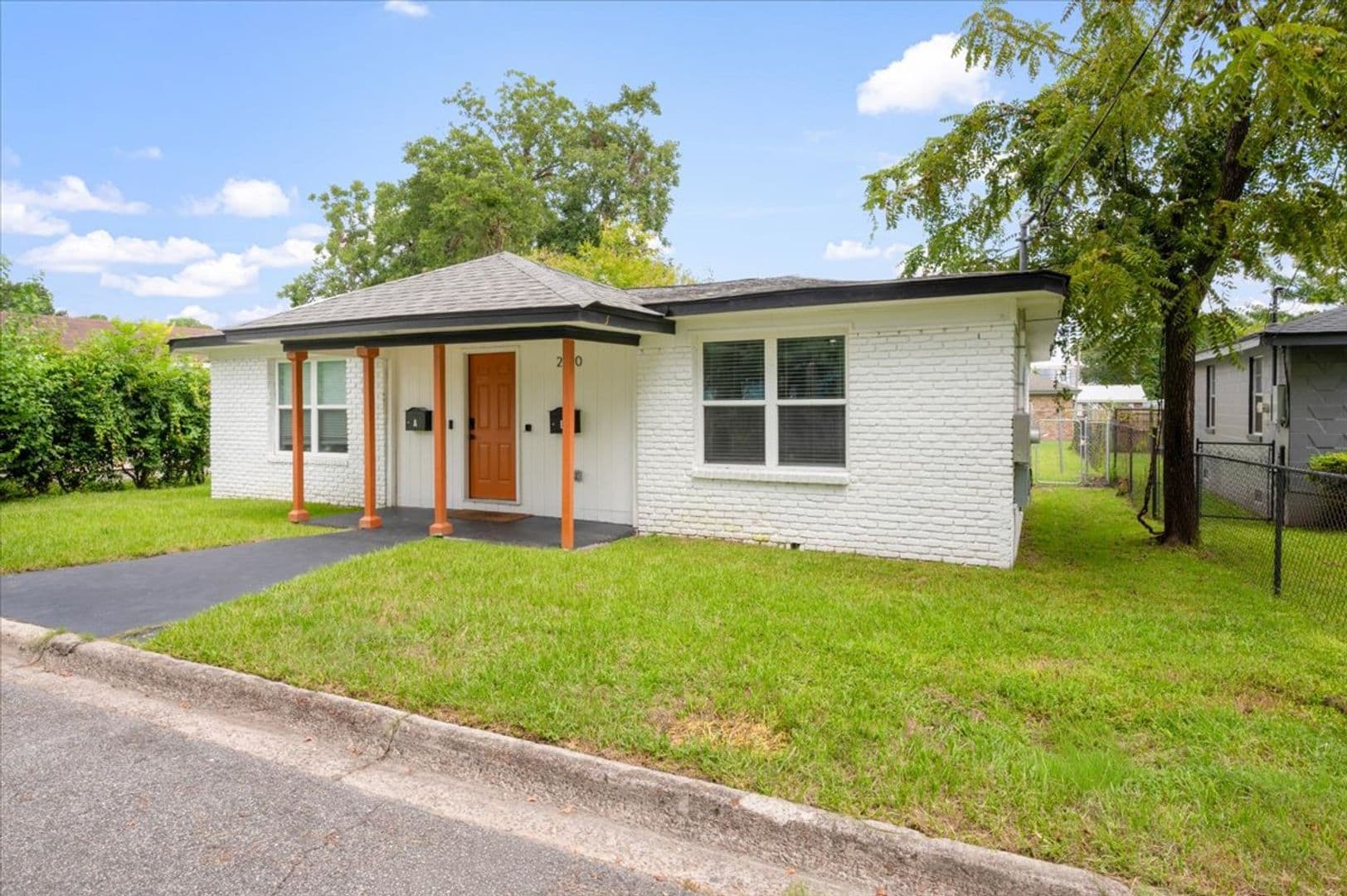 Savannah House: 2120 Krenson St.
