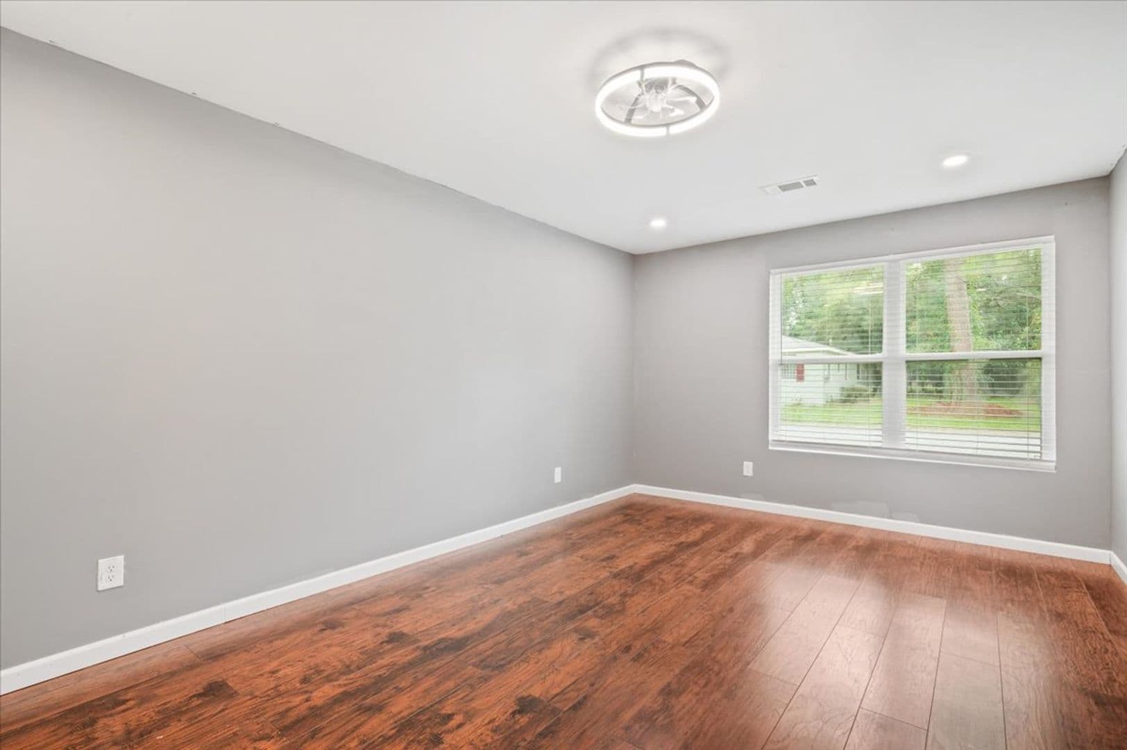 Savannah House: 2120 Krenson St.